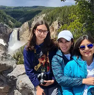 Maria Jose Colina con sus hijas