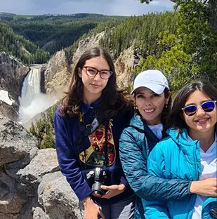 maria jose colina con sus hijas